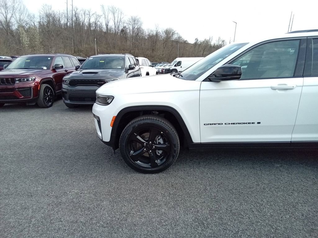 New 2026 Jeep Grand Cherokee Limited w/ Limited Altitude Package image 8