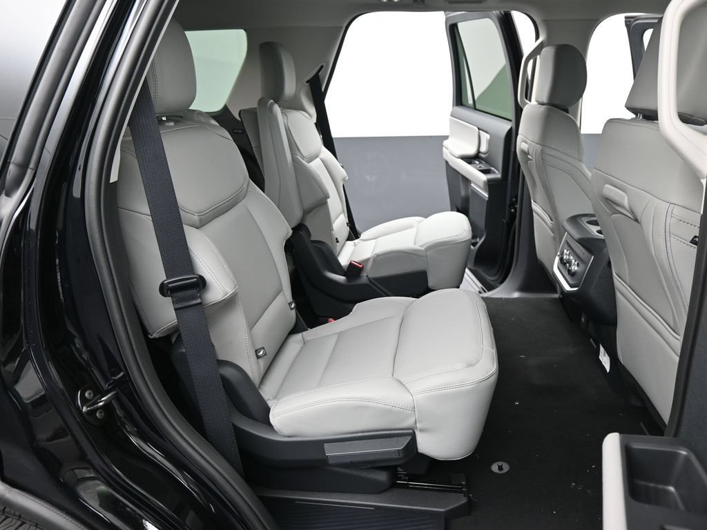 New 2026 Ford Expedition Active RWD image 8
