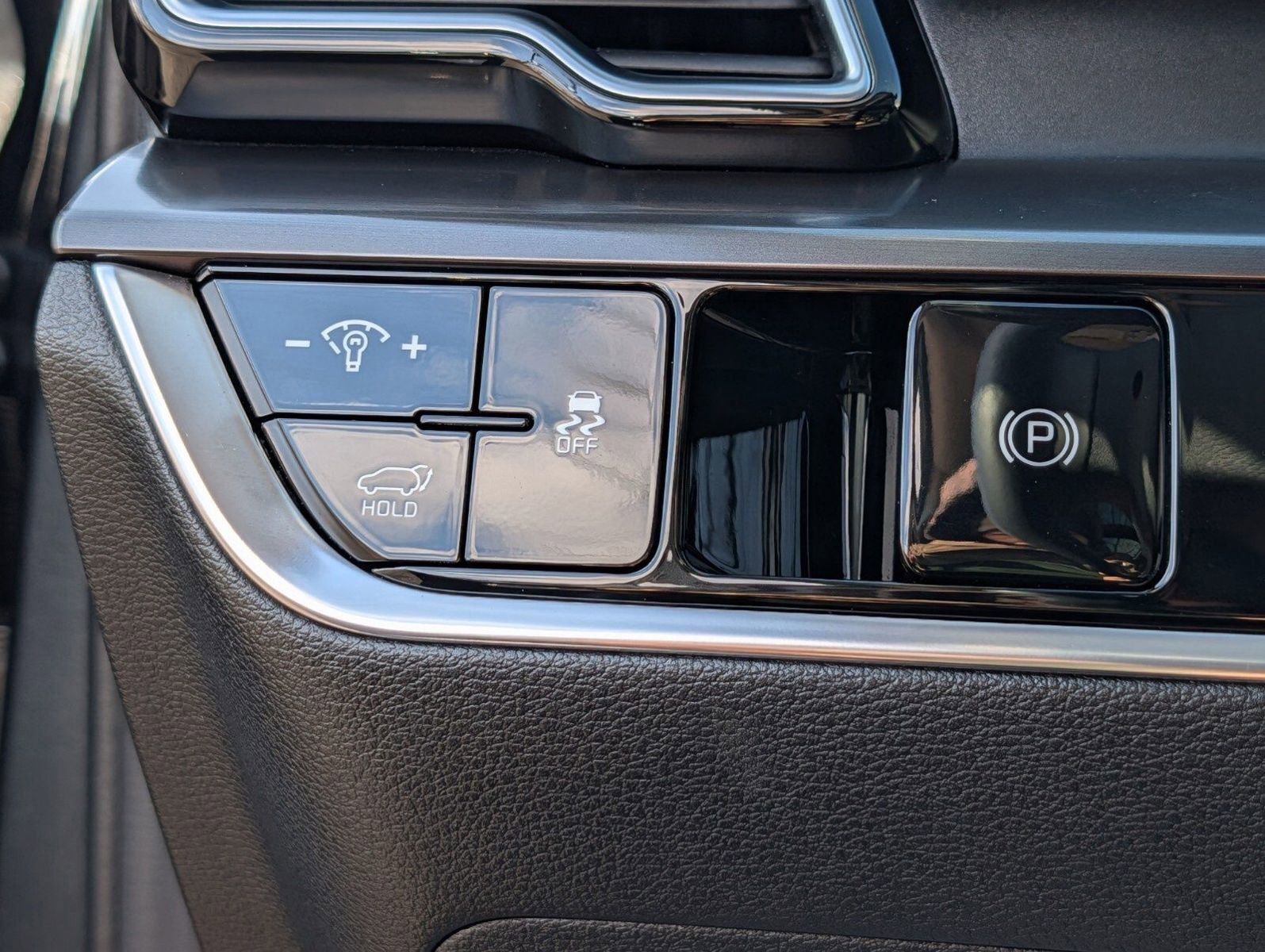 Used 2025 Kia Sportage EX w/ Premium Package image 12