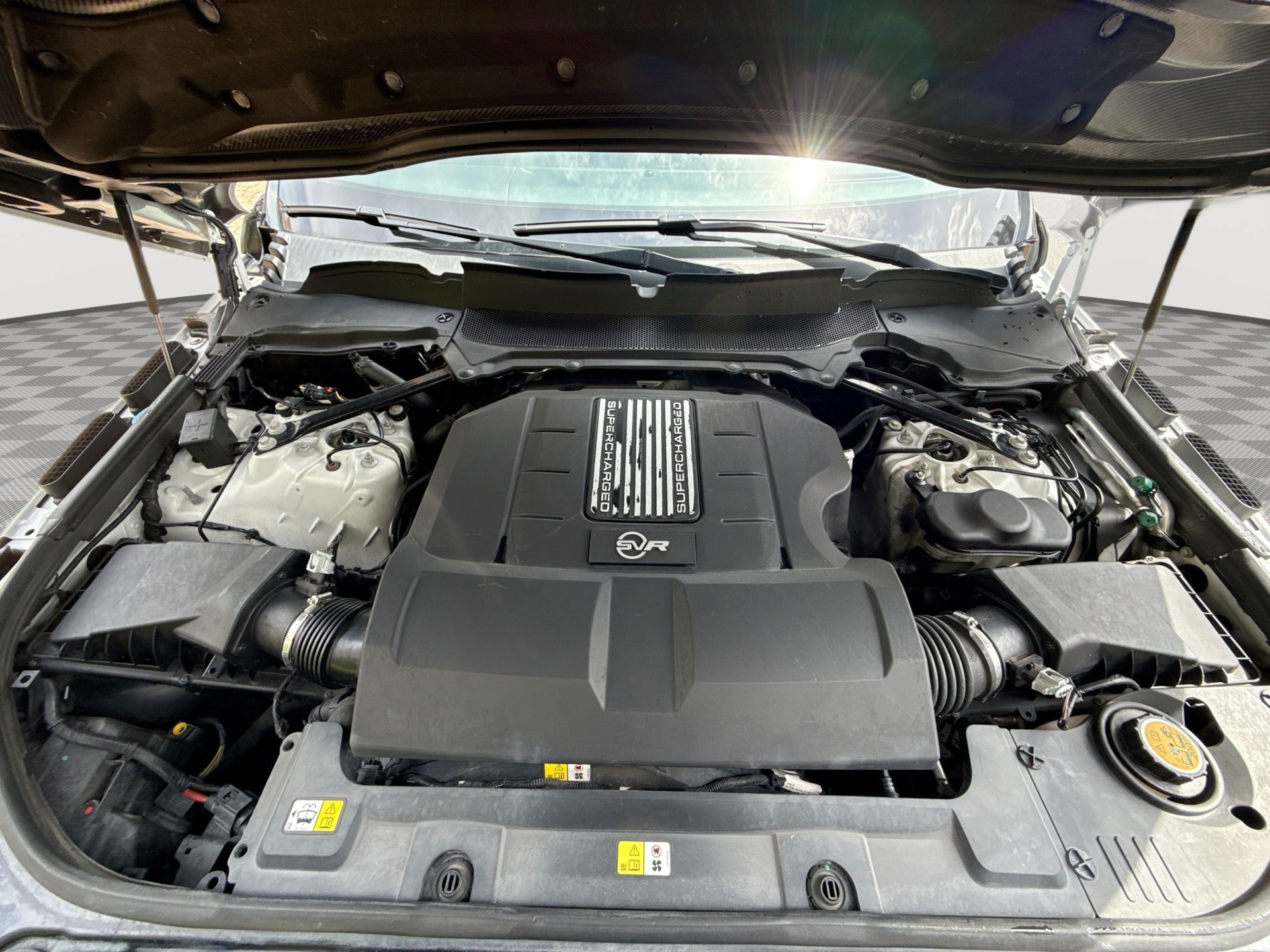 Used 2019 Land Rover Range Rover Sport SVR AWD/4WD image 18