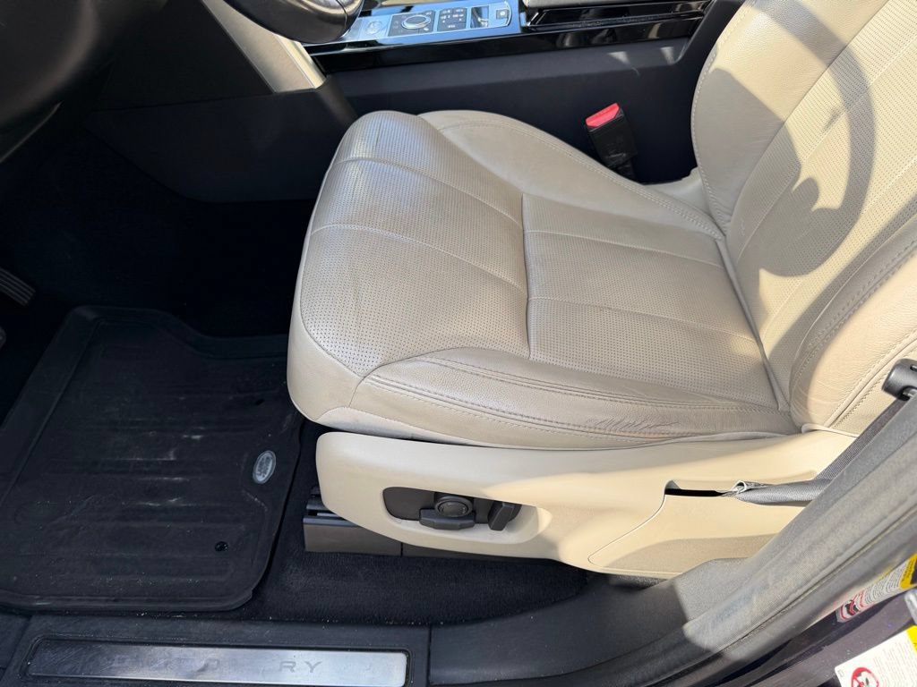 Used 2018 Land Rover Discovery HSE AWD/4WD image 25