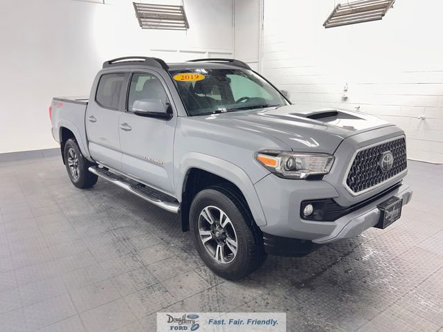 Used 2019 Toyota Tacoma TRD Sport w/ Technology Package AWD/4WD image 3