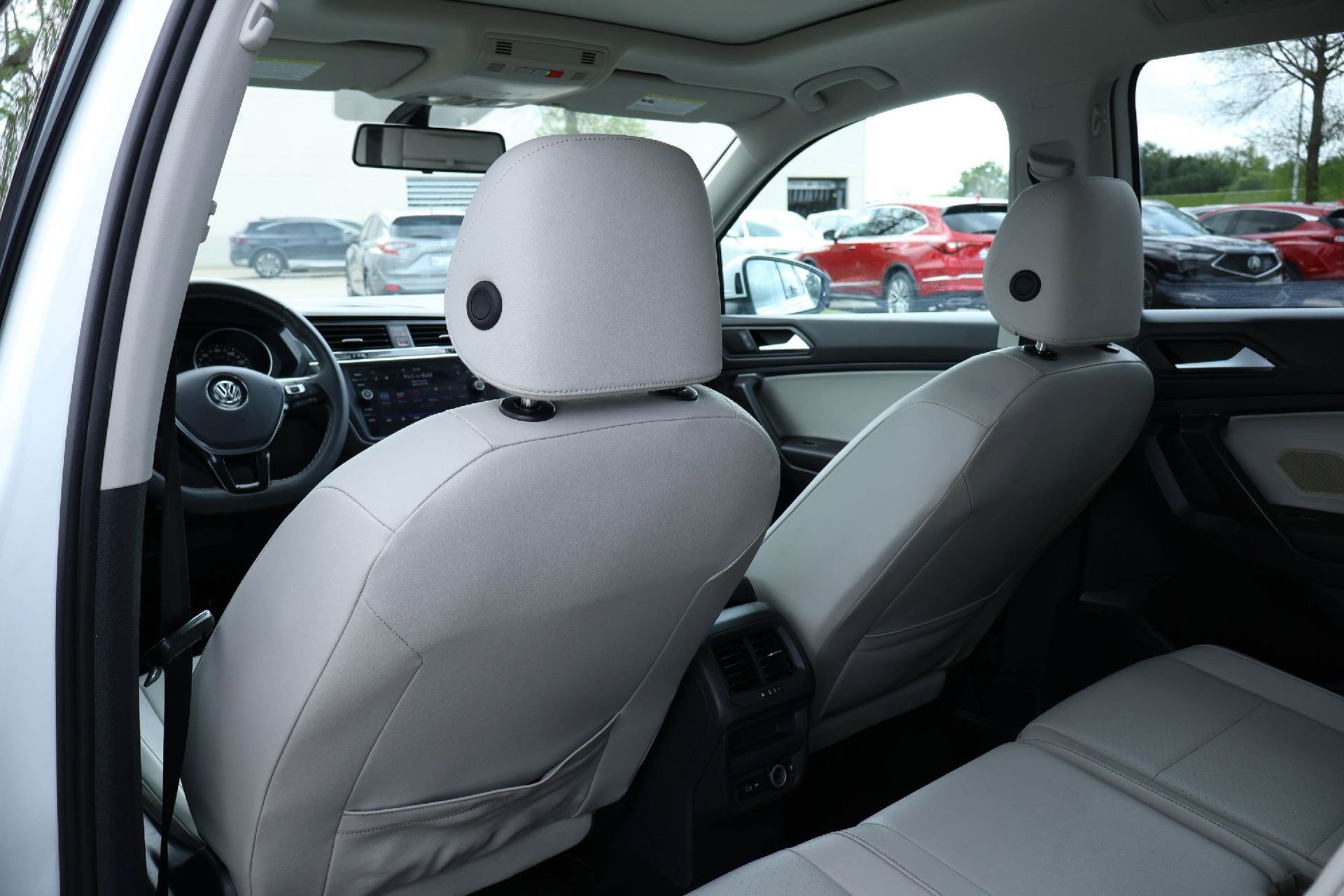 Used 2021 Volkswagen Tiguan SE FWD image 12