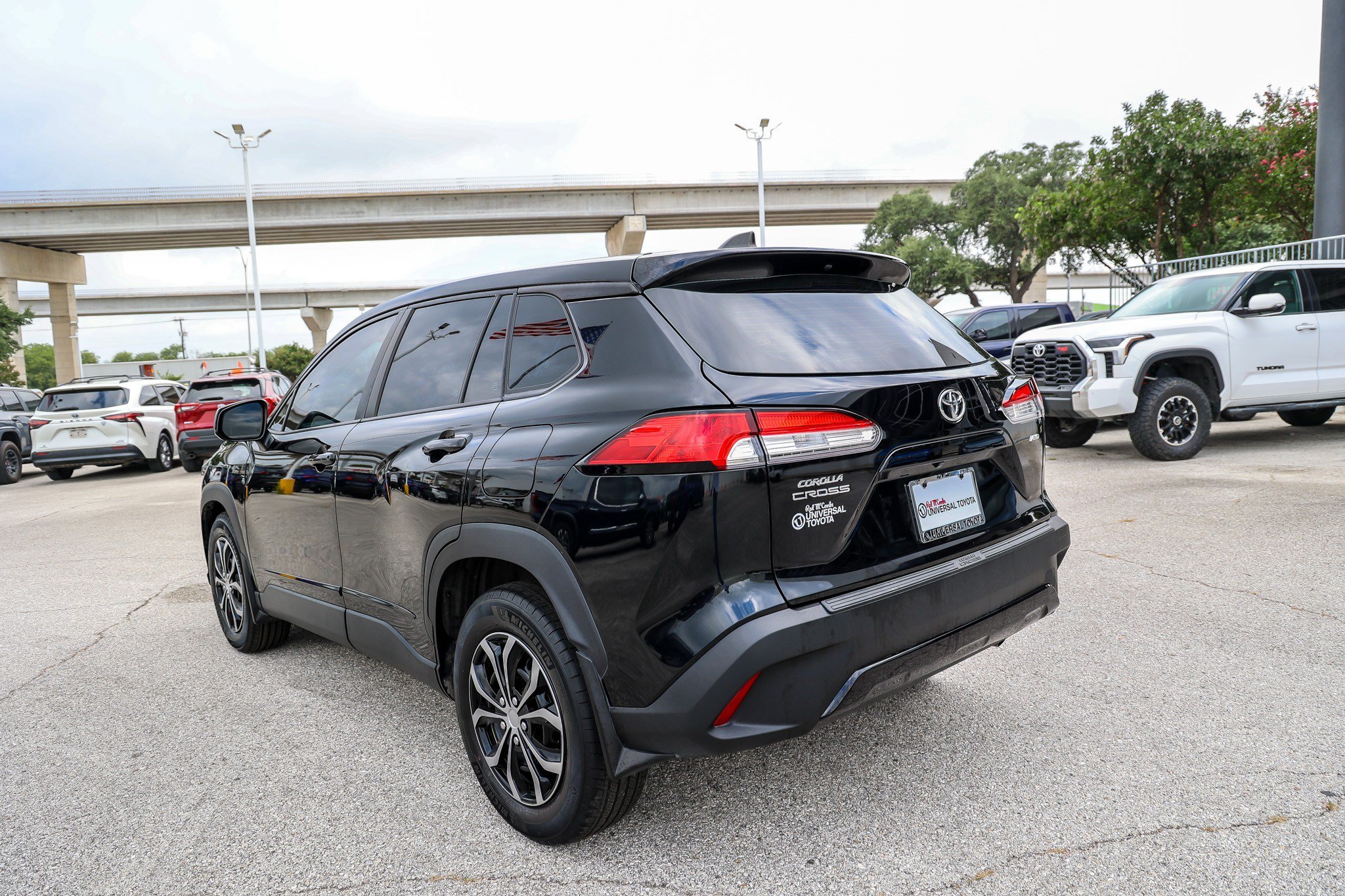 Used 2023 Toyota Corolla Cross L AWD/4WD image 9