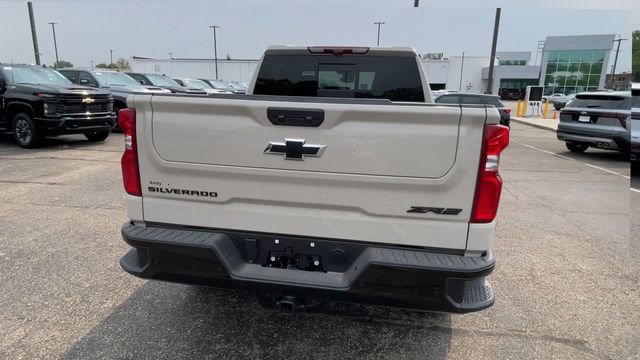New 2026 Chevrolet Silverado 1500 ZR2 w/ Dark Appearance Package AWD/4WD image 9