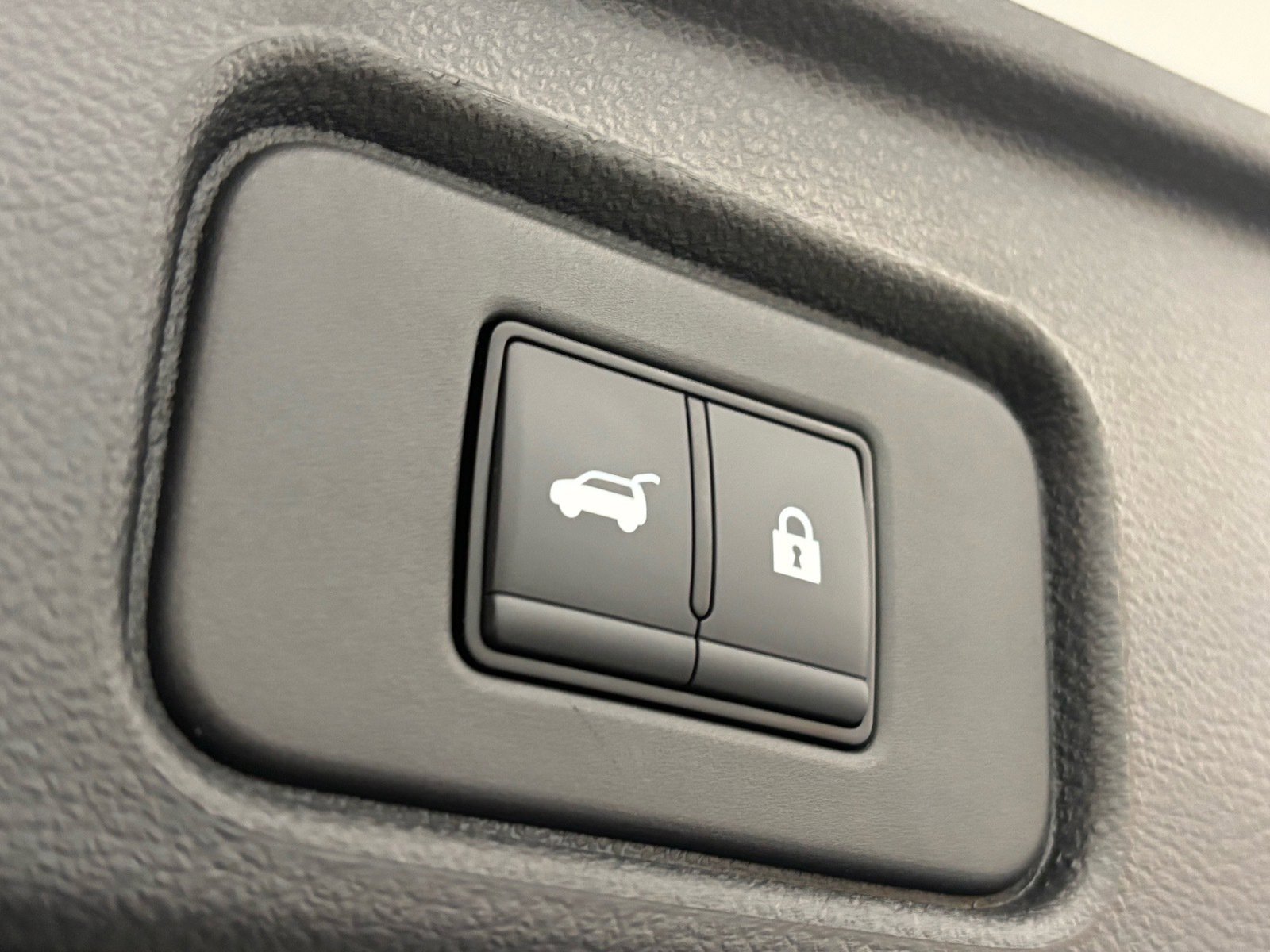 Used 2024 Nissan Pathfinder Platinum w/ Cargo Package image 17