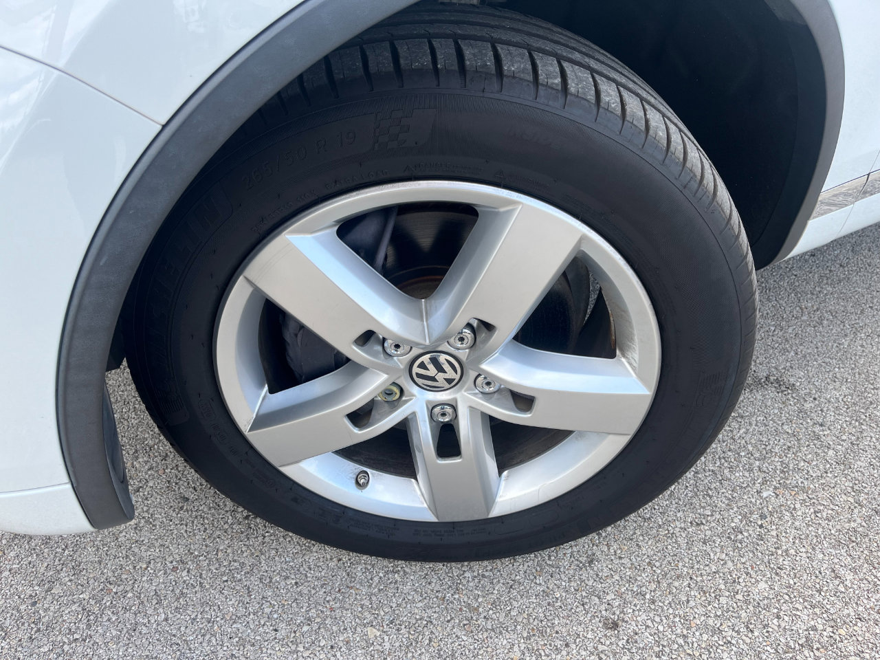 Used 2012 Volkswagen Touareg Hybrid image 41