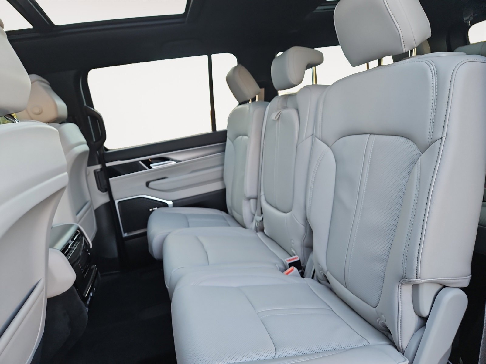 New 2025 Jeep Wagoneer 4WD image 13