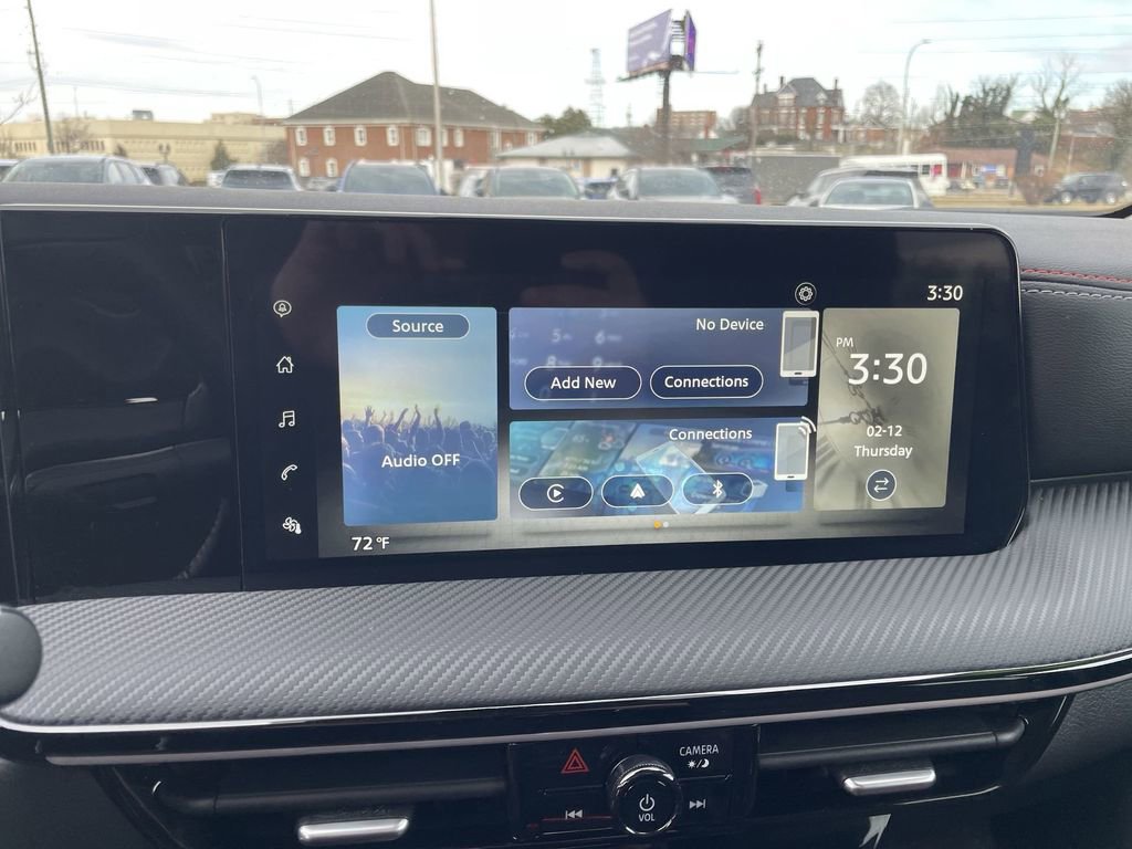 Used 2025 Nissan Kicks SR image 11