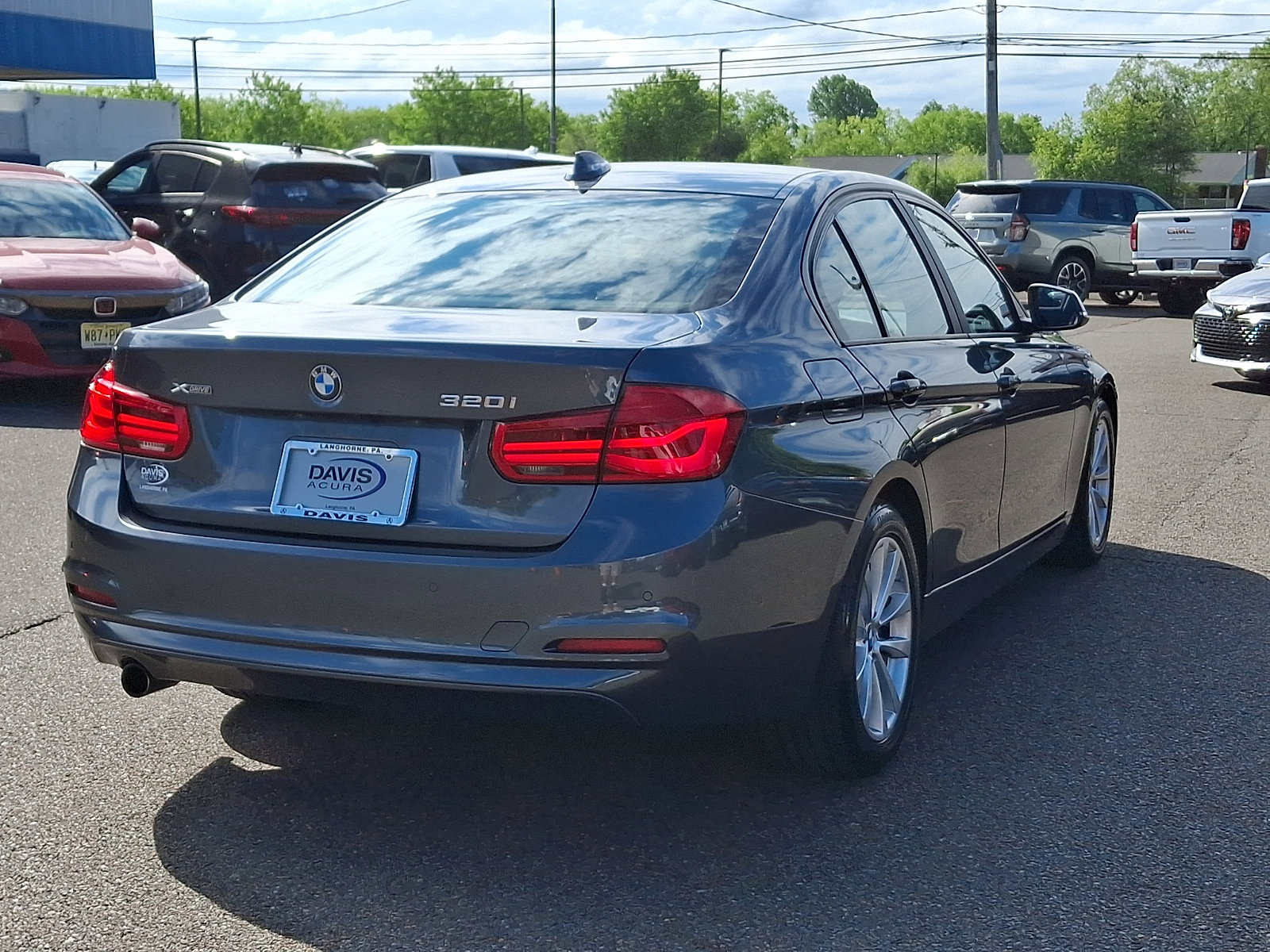 Used 2017 BMW 320i xDrive Sedan AWD/4WD image 4