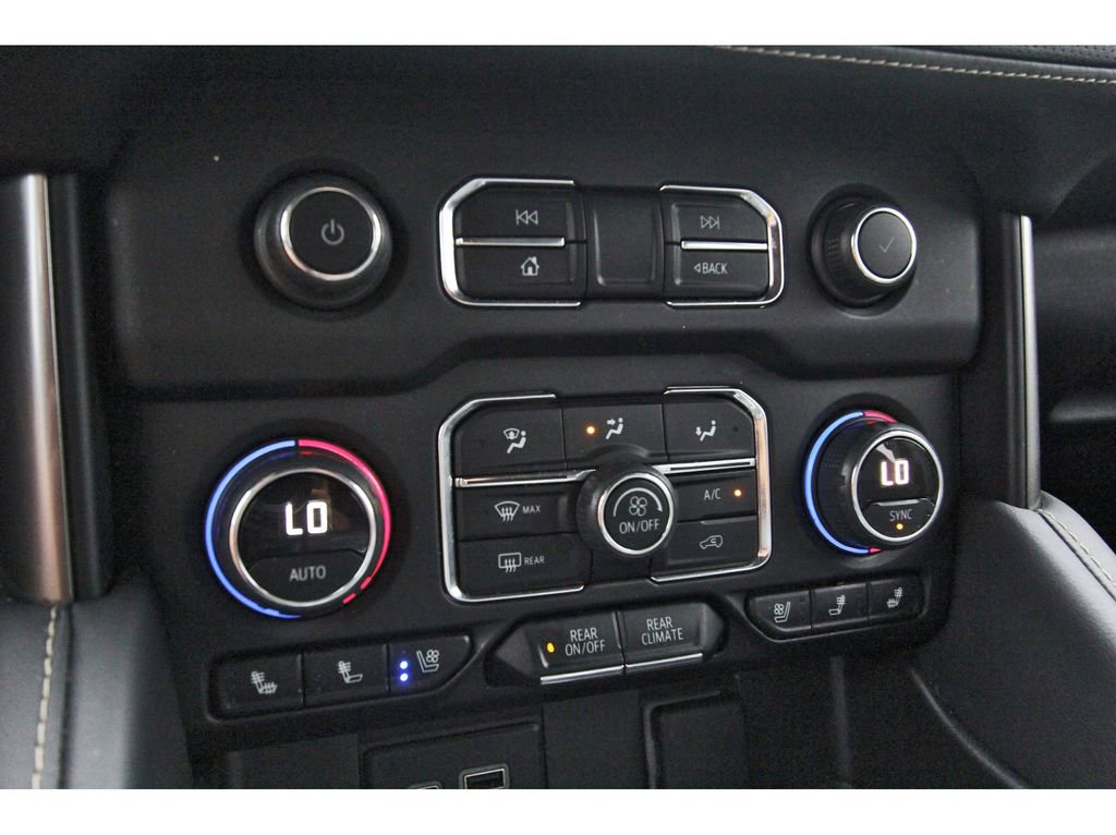 Used 2024 Chevrolet Suburban Premier RWD image 23
