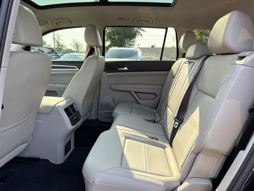 Used 2023 Volkswagen Atlas SE w/ Panoramic Sunroof Package AWD/4WD image 11