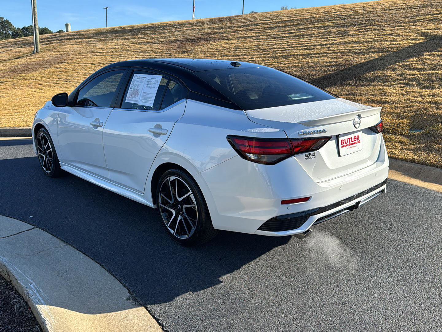 Used 2024 Nissan Sentra SR w/ SR Premium Package image 3