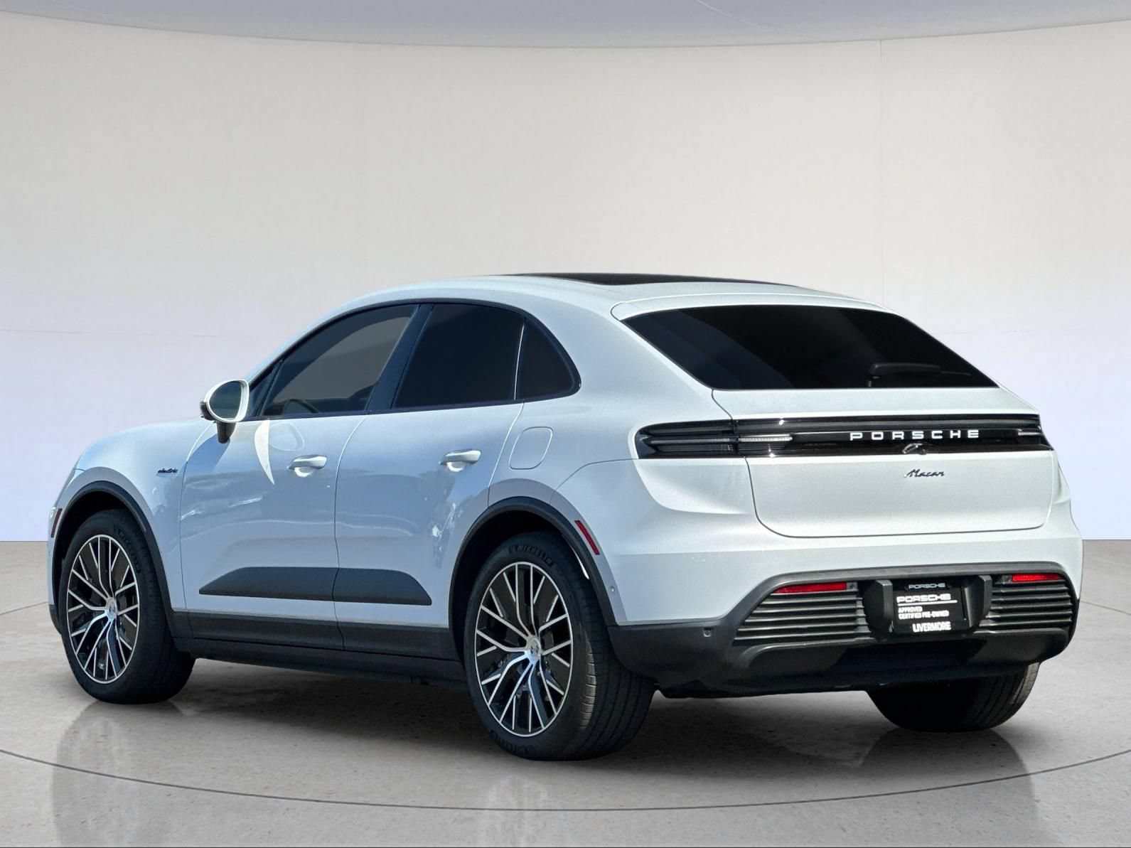 Certified 2025 Porsche Macan Electric RWD image 4