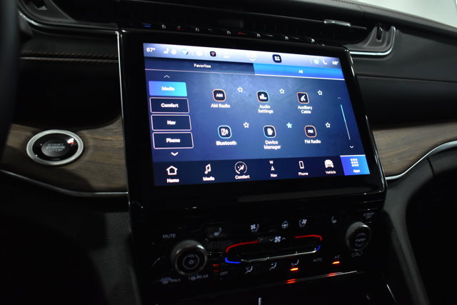 Used 2022 Jeep Grand Cherokee Summit w/ Luxury Tech Group V image 21