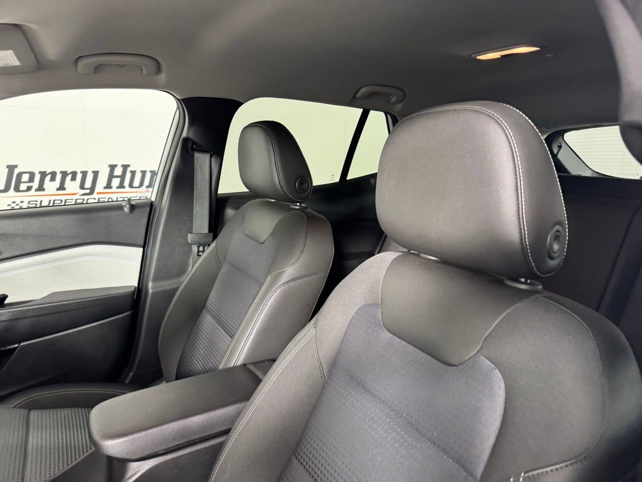 Used 2025 Chevrolet Trax LT w/ LT Convenience Package FWD image 14