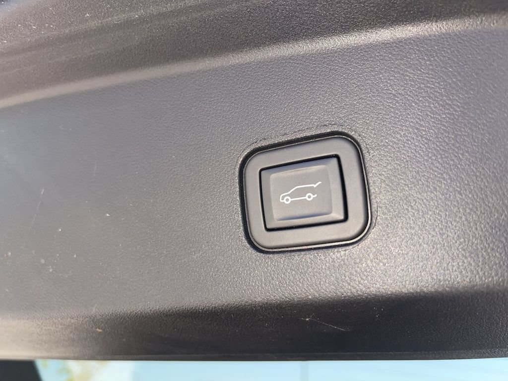 Certified 2024 Cadillac Lyriq Luxury AWD/4WD image 7