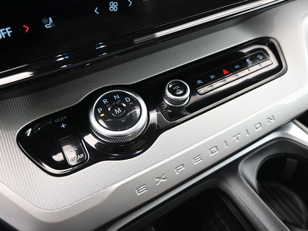 Used 2025 Ford Expedition Active image 18