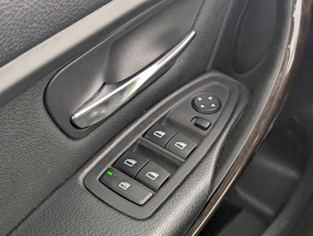 Used 2015 BMW 320i Sedan RWD image 16