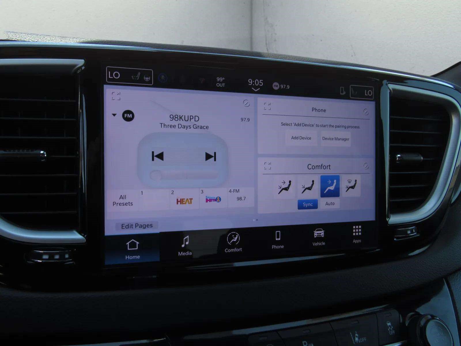 Used 2025 Chrysler Pacifica Select FWD image 21
