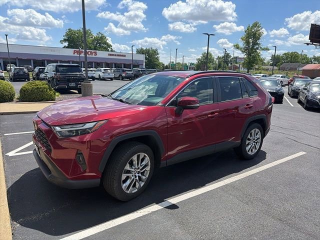 Used 2022 Toyota RAV4 XLE Premium AWD/4WD image 2