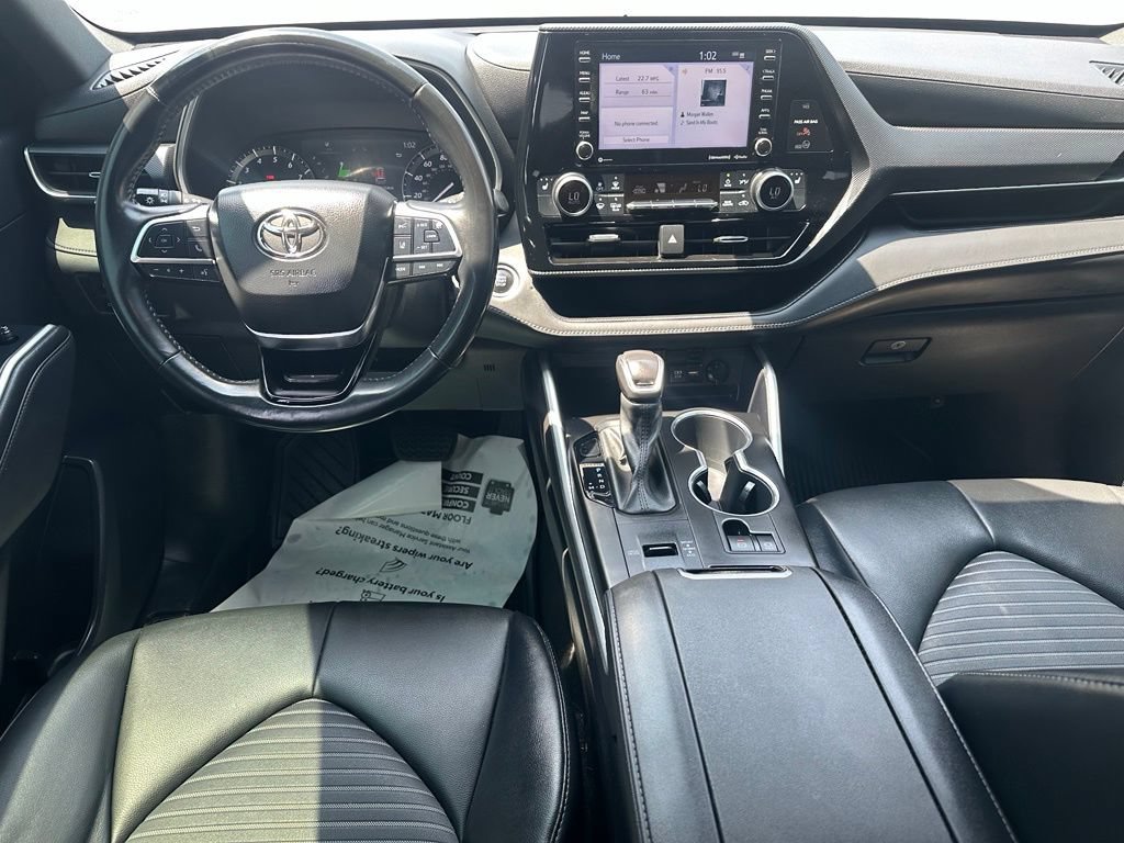Used 2021 Toyota Highlander XSE FWD image 25