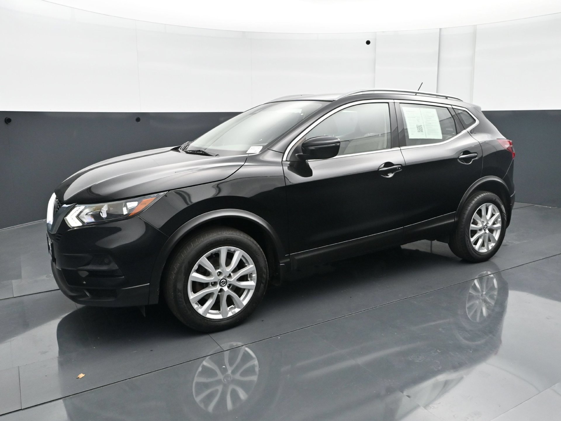 Used 2020 Nissan Rogue Sport SV AWD/4WD image 2