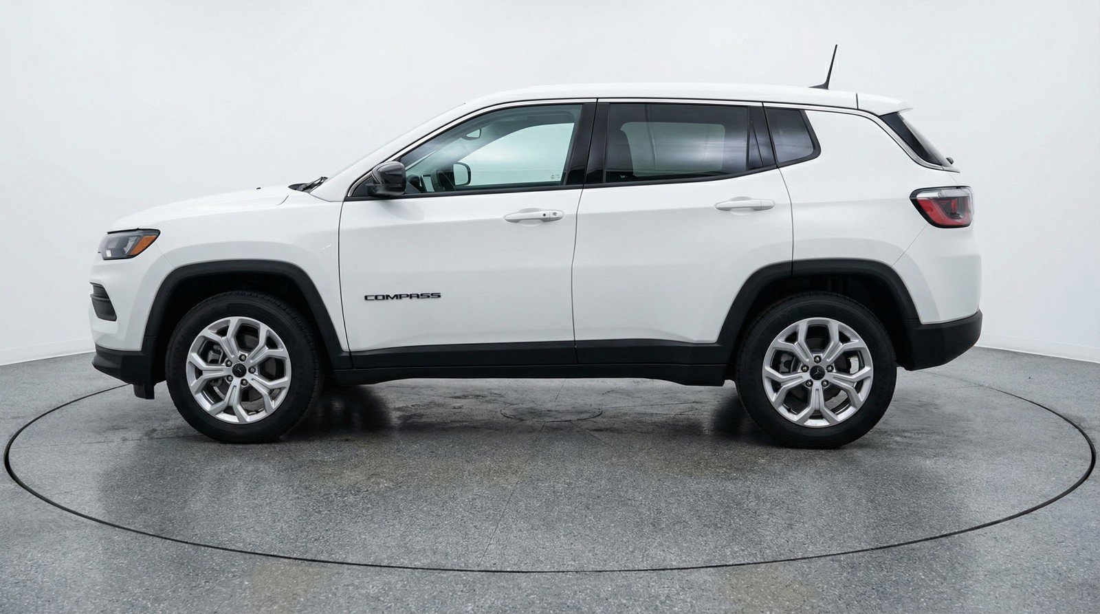 Used 2025 Jeep Compass Latitude AWD/4WD image 5