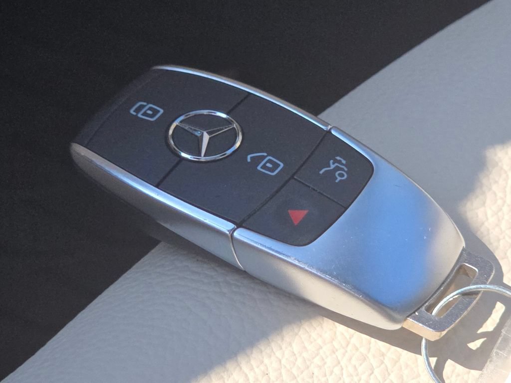 Used 2025 Mercedes-Benz GLB 250 4MATIC image 36