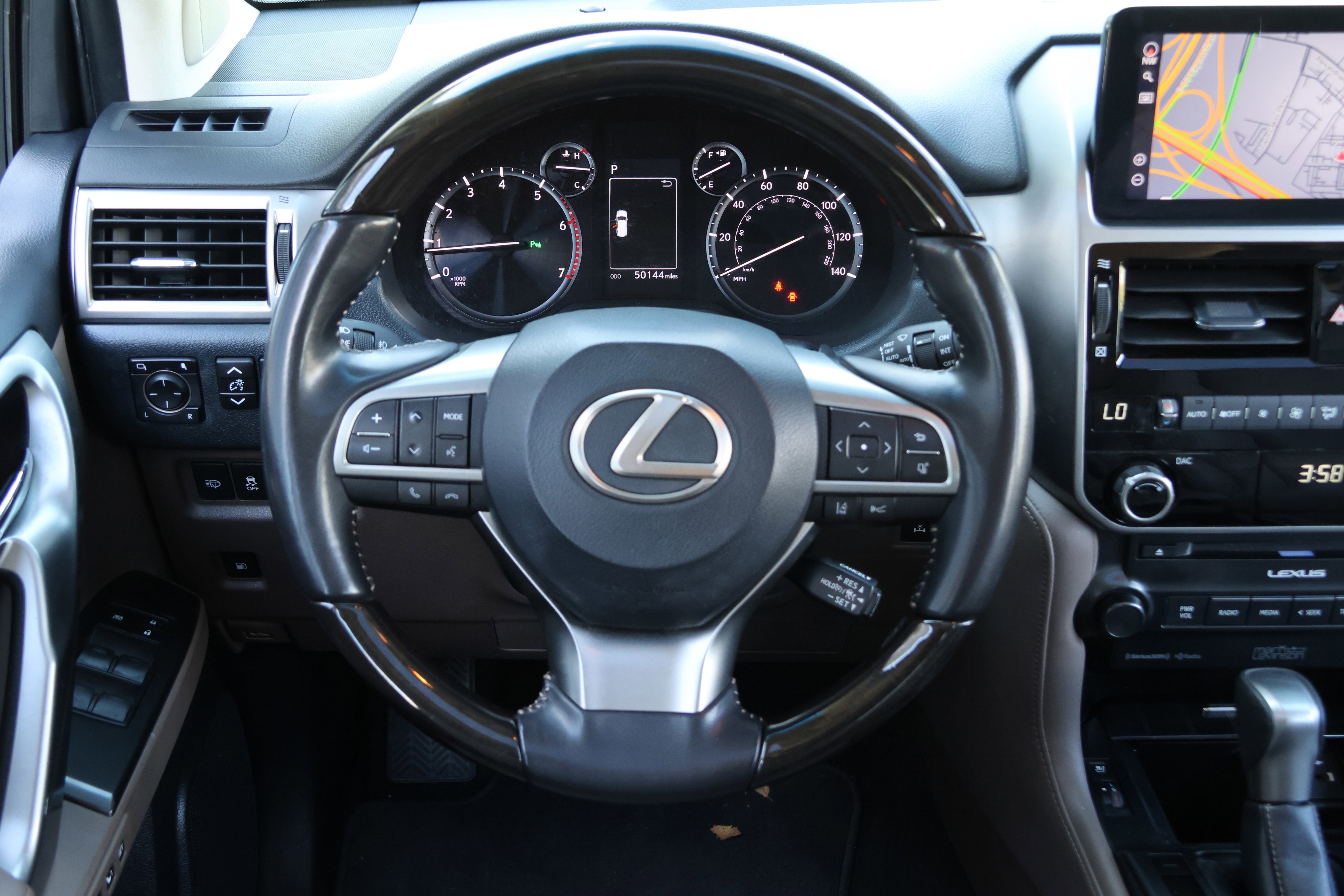 Used 2023 Lexus GX 460 Premium w/ Accessory Package AWD/4WD image 27