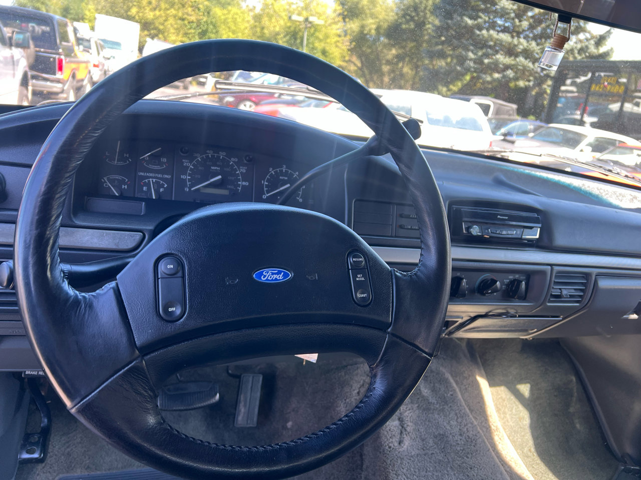 Used 1993 Ford Bronco XLT image 9