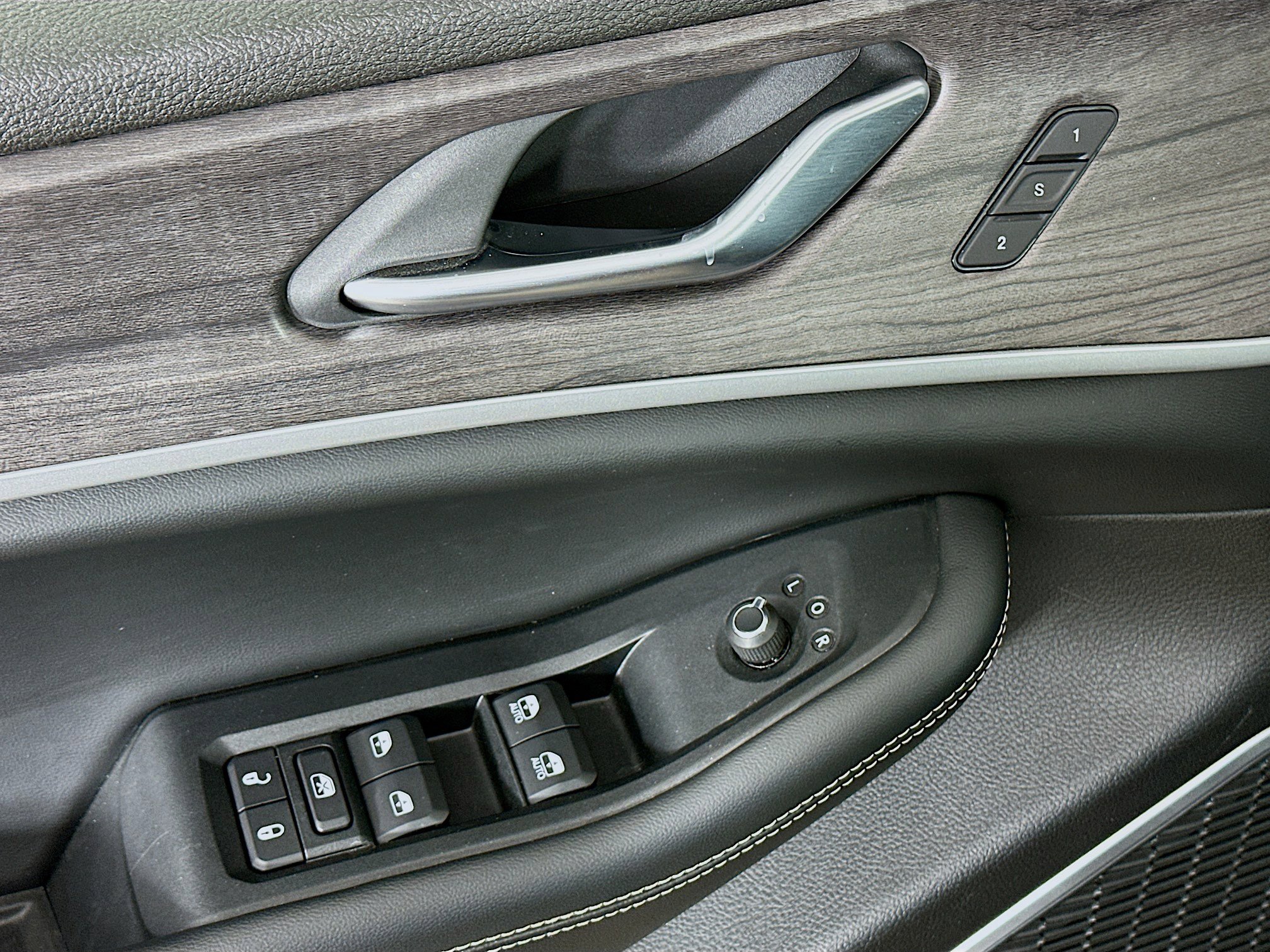 Used 2023 Jeep Grand Cherokee 4WD 4xe image 15