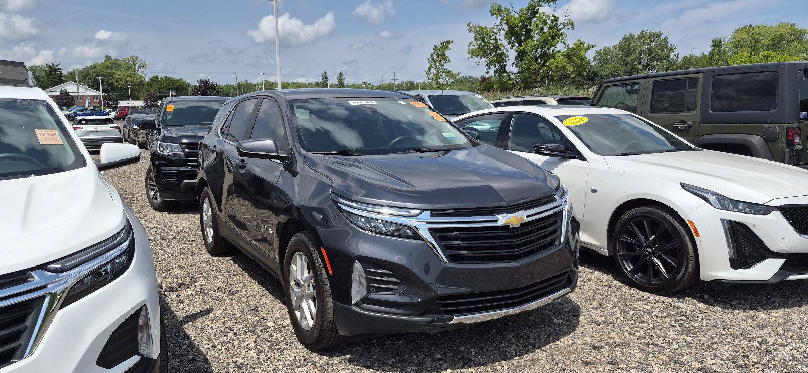 Used 2023 Chevrolet Equinox LT FWD image 2