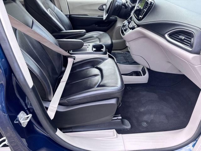 Used 2024 Chrysler Pacifica Limited FWD image 29