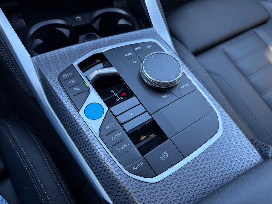 Used 2023 BMW i4 eDrive40 w/ M Sport Package image 31