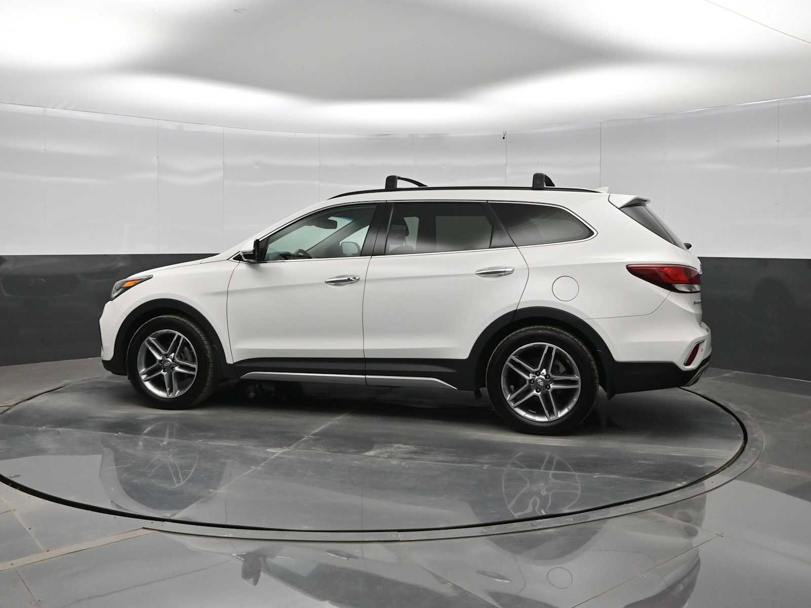 Used 2017 Hyundai Santa Fe Limited AWD/4WD image 5