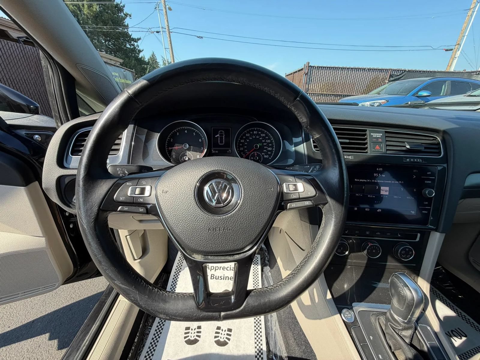 Used 2018 Volkswagen Golf SE FWD image 21