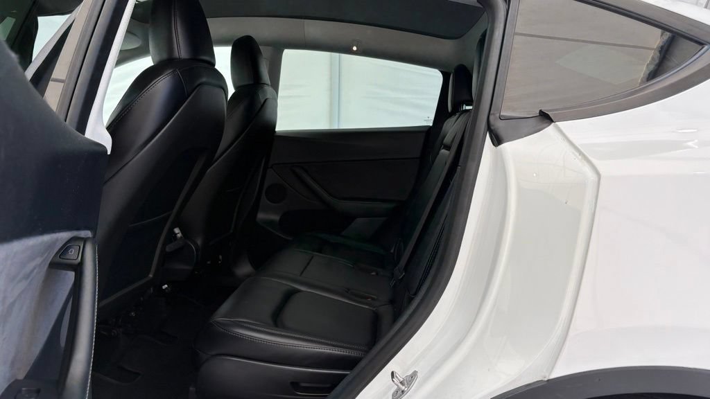 Used 2024 Tesla Model Y Long Range AWD/4WD image 21