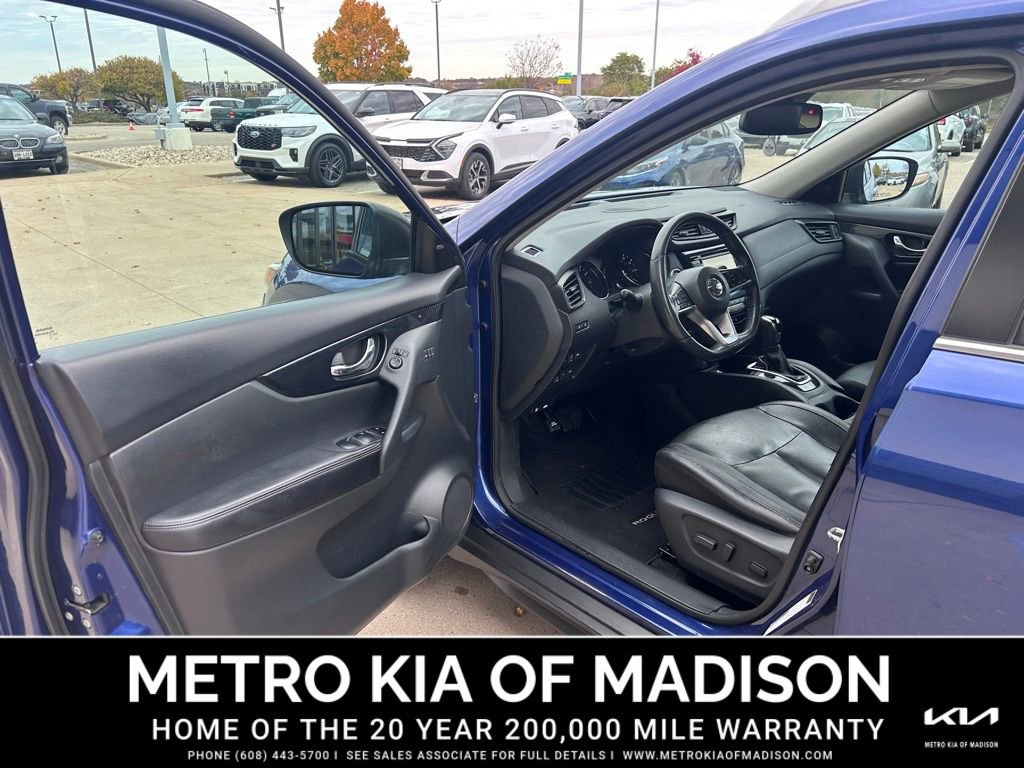 Used 2017 Nissan Rogue SL w/ SL Premium Package image 11