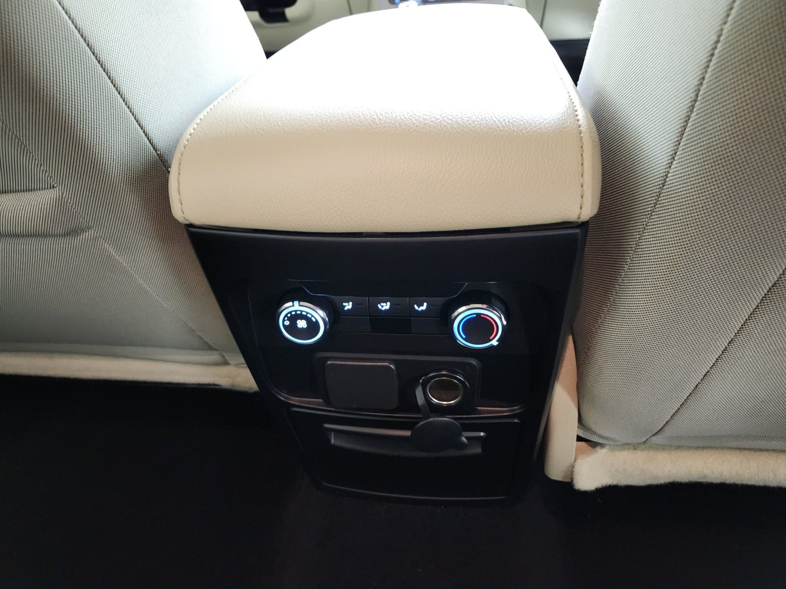 Used 2019 Ford Flex SE FWD image 19