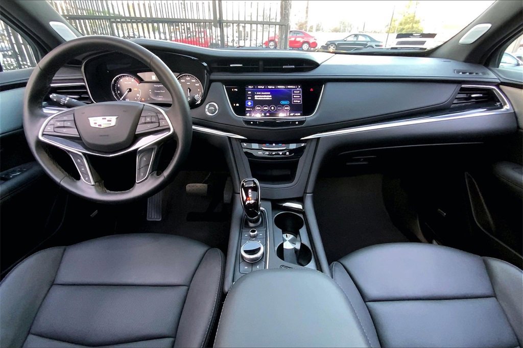 Used 2025 Cadillac XT5 Premium Luxury w/ LPO, Premium Carpet Package image 15