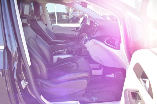 Used 2024 Chrysler Pacifica Touring-L FWD image 41