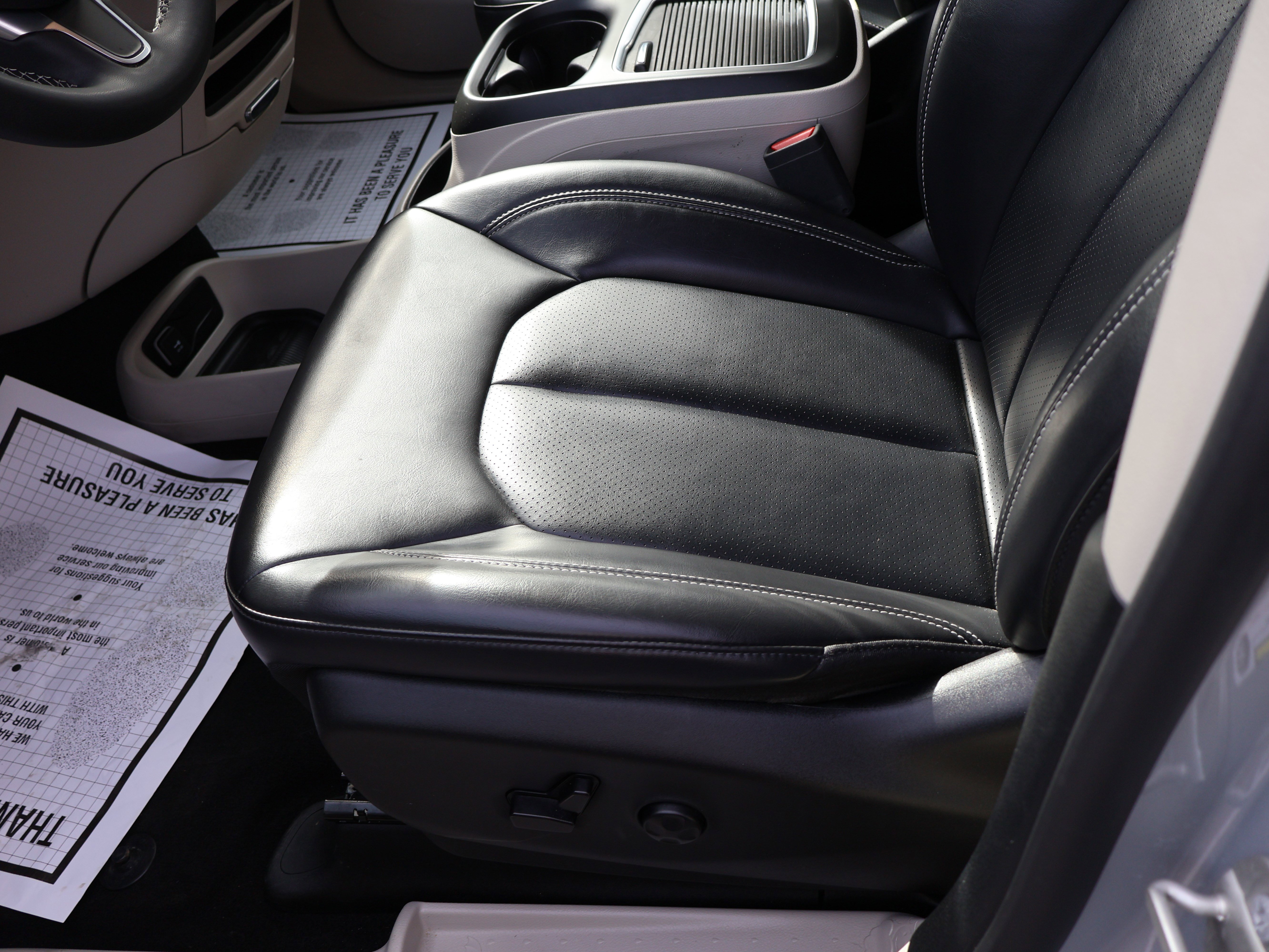 Used 2023 Chrysler Pacifica Touring-L image 34