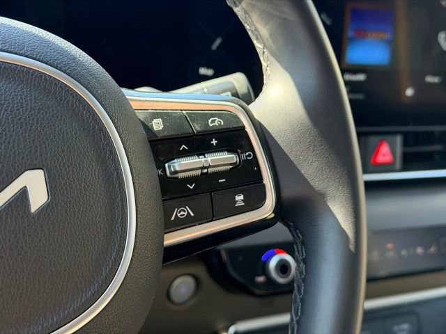 Used 2025 Kia Carnival EX image 13