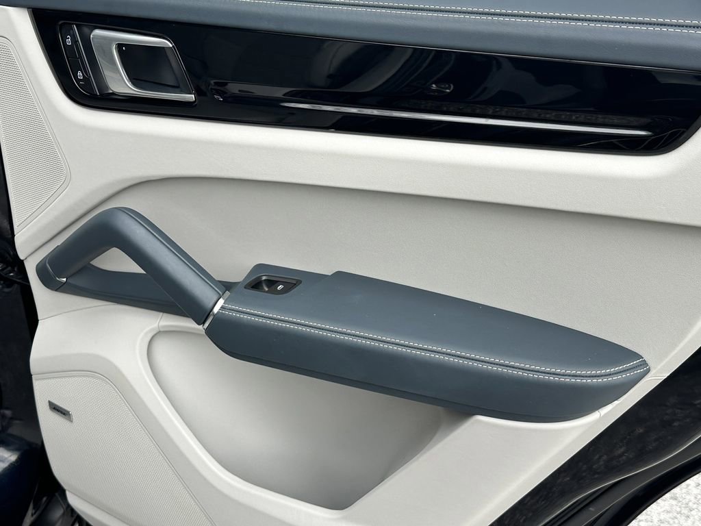 Used 2022 Porsche Cayenne S image 20