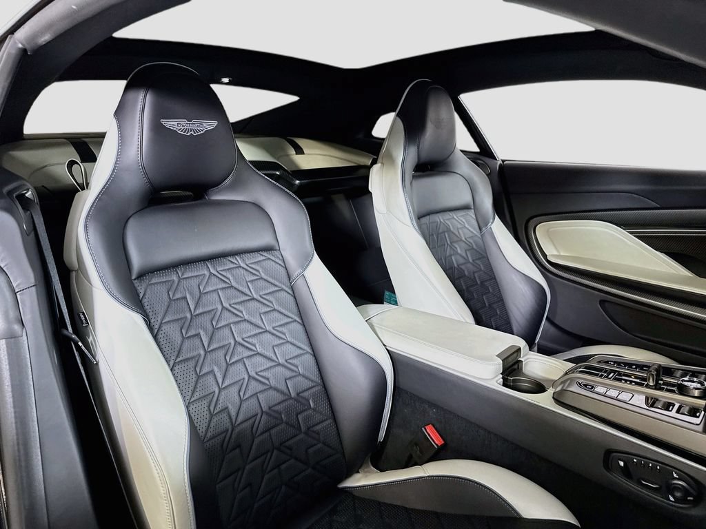 Used 2025 Aston Martin Vanquish RWD image 16