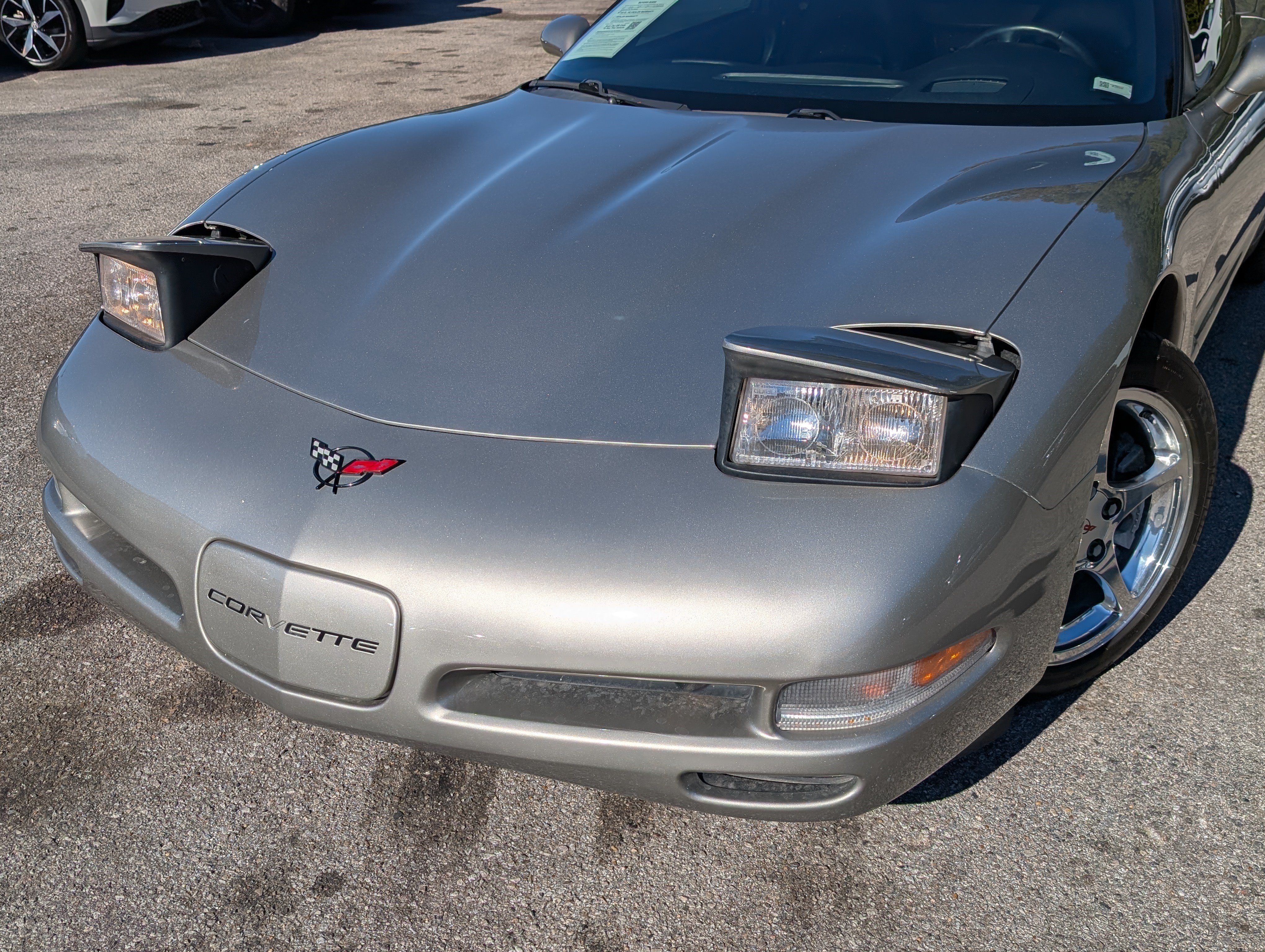 Used 2000 Chevrolet Corvette Convertible w/ Performance Handling Pkg RWD image 13