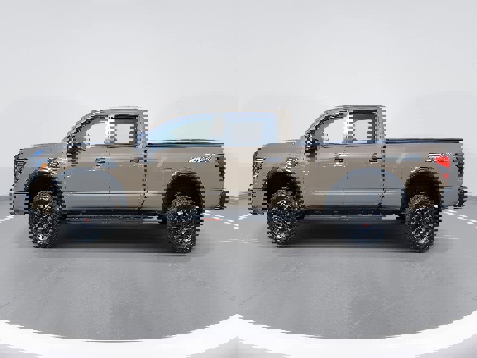 Used 2024 Nissan Titan PRO-4X image 8