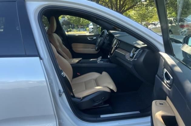 Used 2024 Volvo XC60 B5 Ultimate w/ Protection Package Premier AWD/4WD image 7