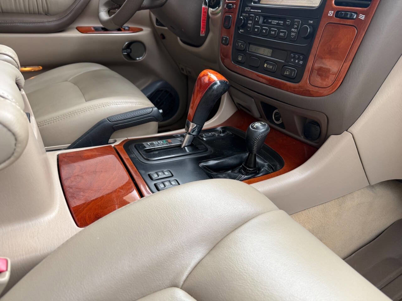 Used 2002 Lexus LX 470 Base 4WD 4dr SUV image 98